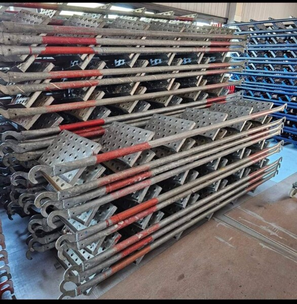 u3-บันไดนั่งร้าน